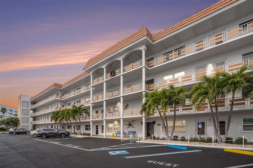 3128 59TH STREET S UNIT 206 GULFPORT, FL 33707