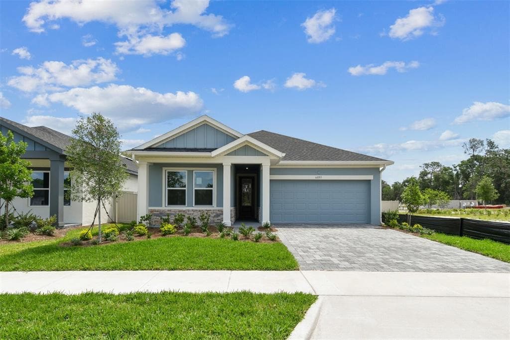 6051 SACRED OAK AVENUE MOUNT DORA, FL 32757