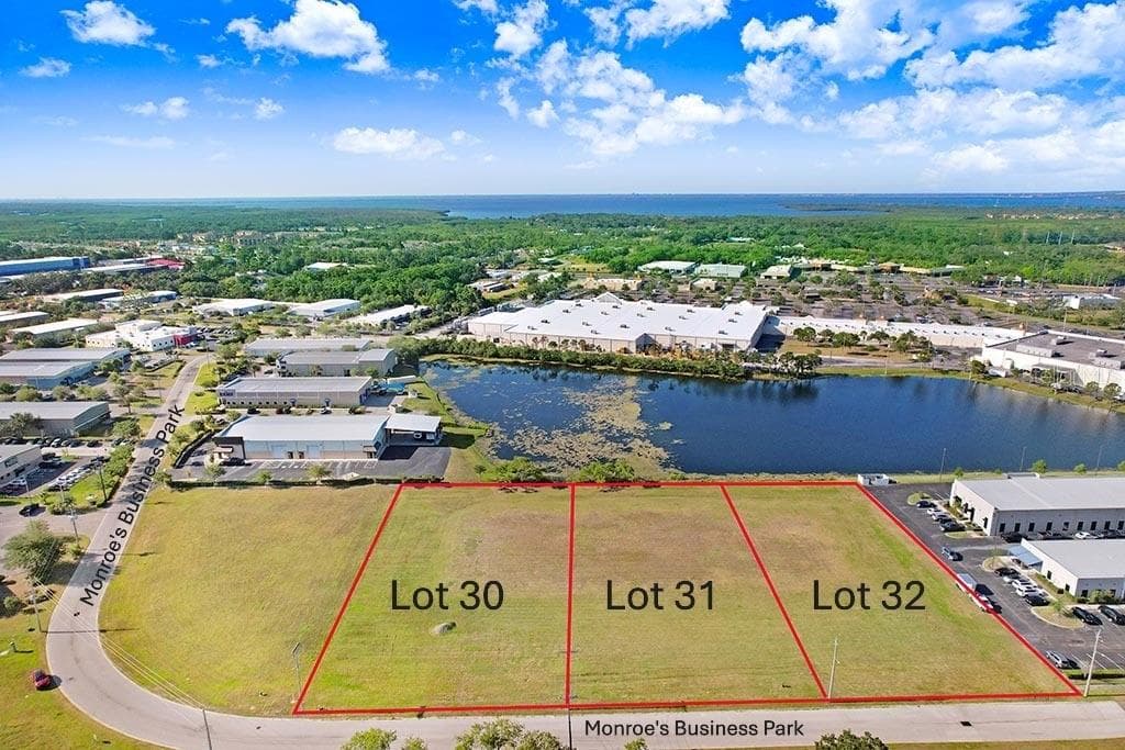 13836 MONROES BUSINESS PARK Lot 32 TAMPA, FL 33635
