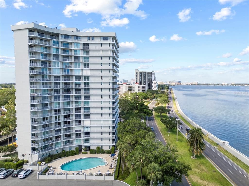 2611 BAYSHORE BOULEVARD UNIT 504 TAMPA, FL 33629