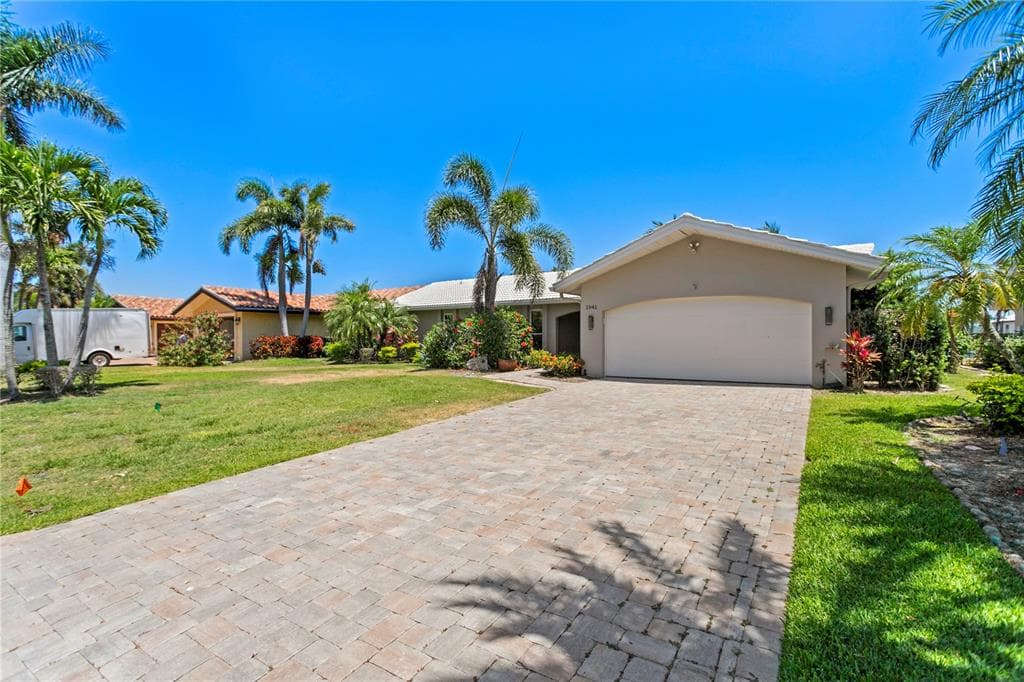 1941 KENTUCKY AVENUE NE ST PETERSBURG, FL 33703