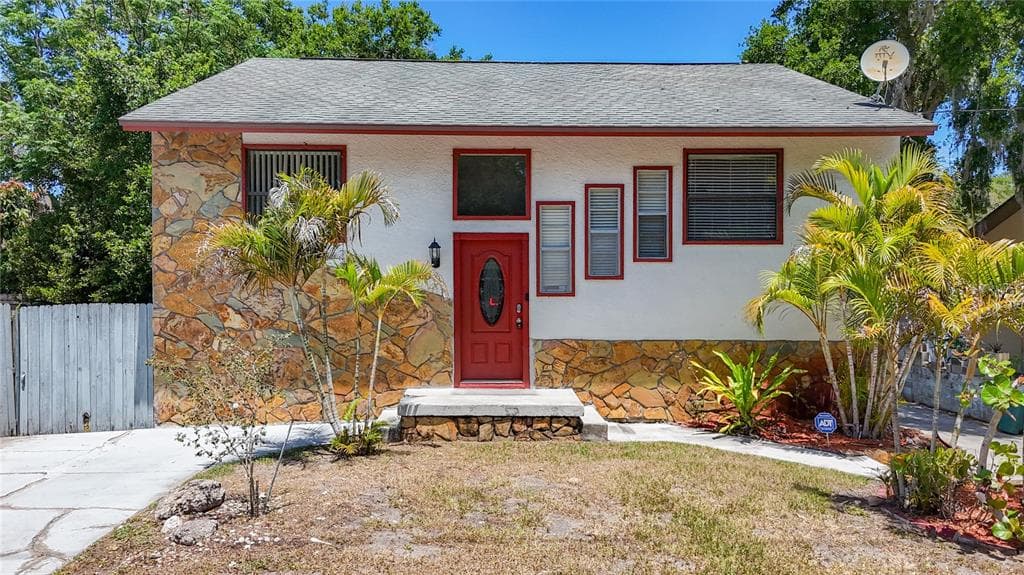 705 CYPRESS STREET TARPON SPRINGS, FL 34689