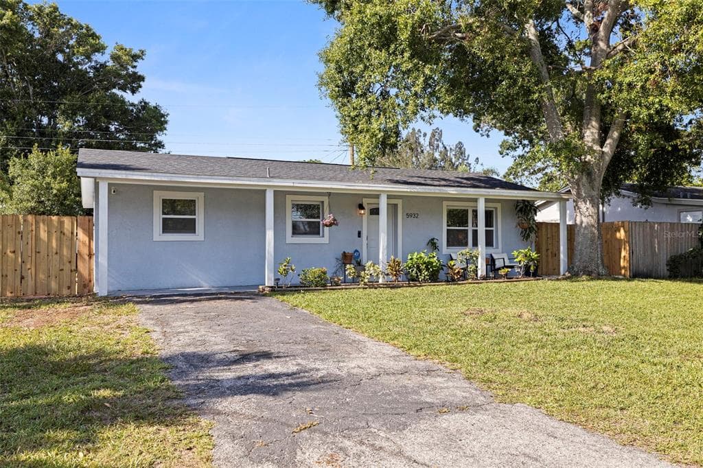 5932 MCKEE LAKE DRIVE N ST PETERSBURG, FL 33709