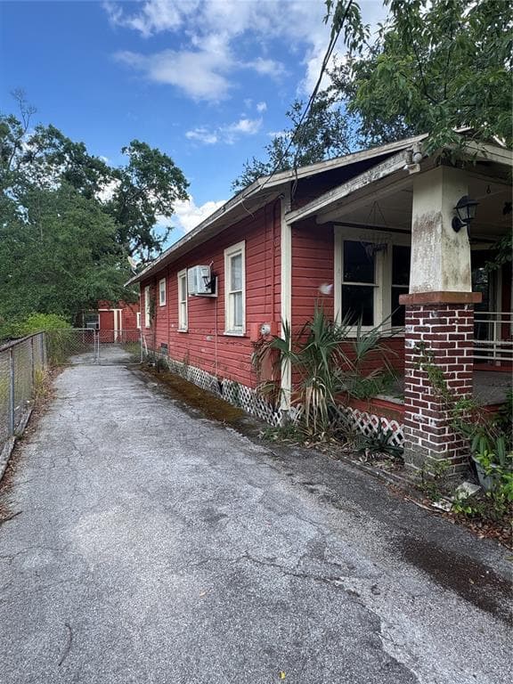 7807 N MULBERRY STREET TAMPA, FL 33604