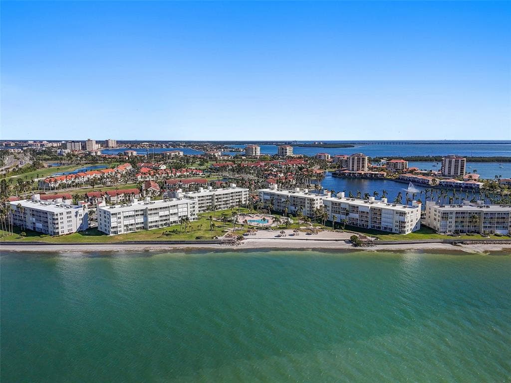 6021 BAHIA DEL MAR CIRCLE UNIT 238 ST PETERSBURG, FL 33715
