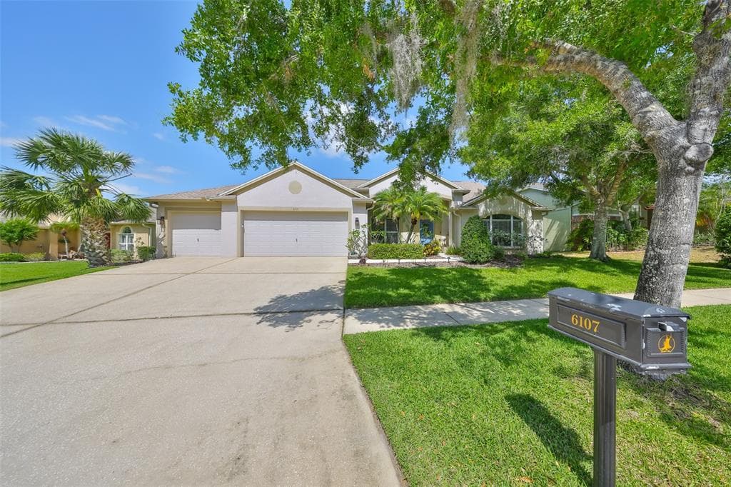 6107 HERONCREST COURT LITHIA, FL 33547