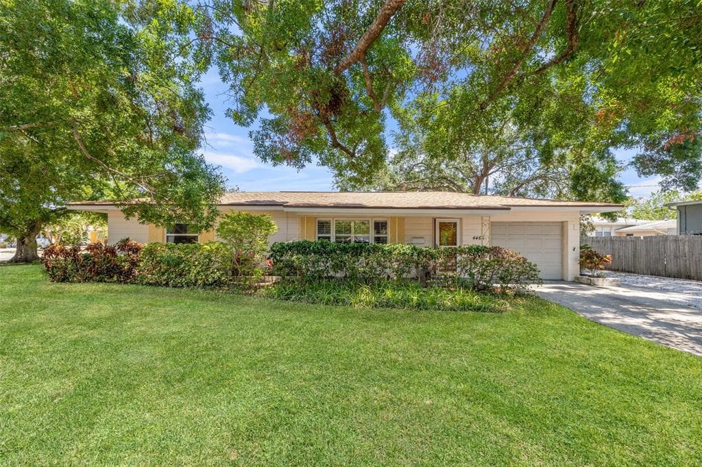 4465 1ST WAY NE ST PETERSBURG, FL 33703