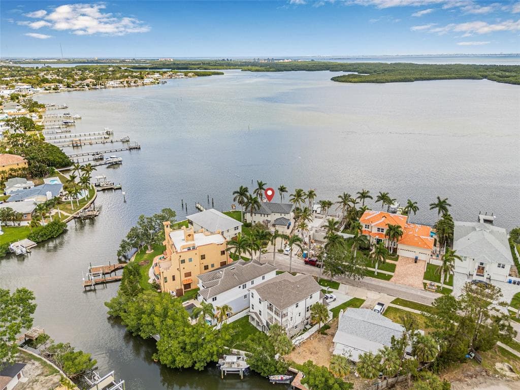 1819 BAYOU GRANDE BOULEVARD NE ST PETERSBURG, FL 33703