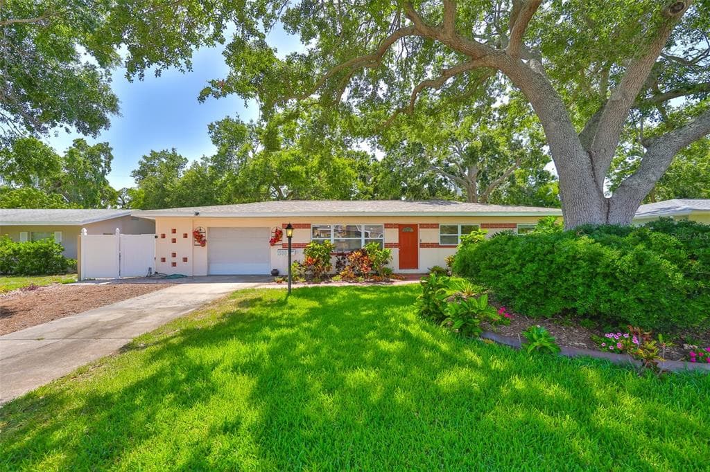 1500 ROBINSON DRIVE N ST PETERSBURG, FL 33710