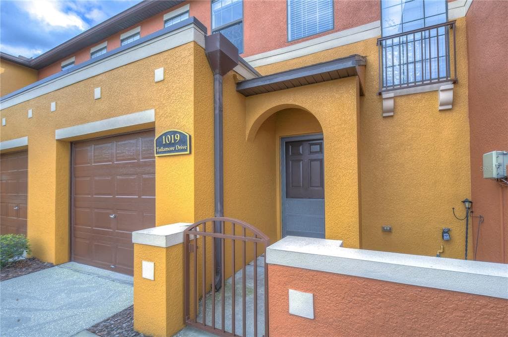 1019 TULLAMORE DRIVE WESLEY CHAPEL, FL 33543