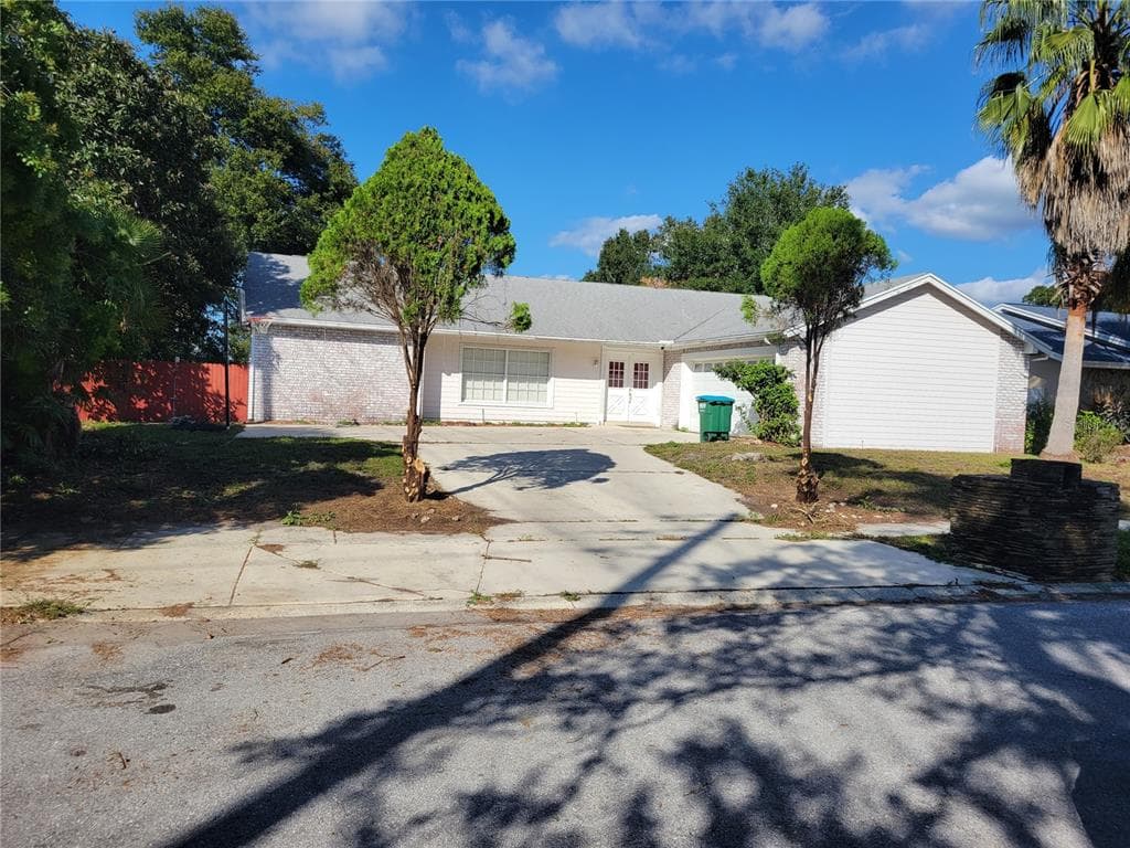 2131 ORANGEPOINTE AVENUE PALM HARBOR, FL 34683