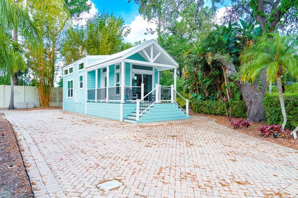 6853 AMANDA VISTA CIRCLE LAND O LAKES, FL 34637