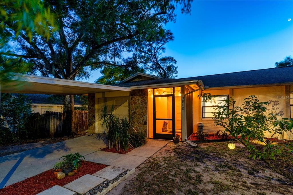9812 N PAWNEE AVENUE TAMPA, FL 33617