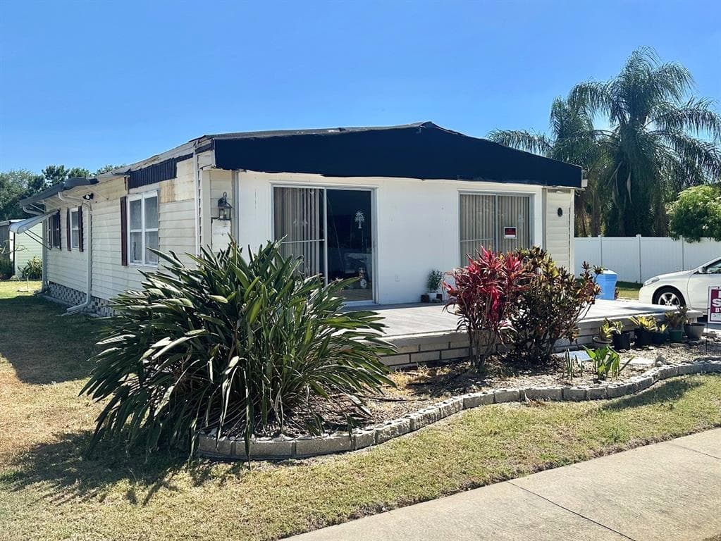 6100 62ND AVENUE N UNIT 11 PINELLAS PARK, FL 33781