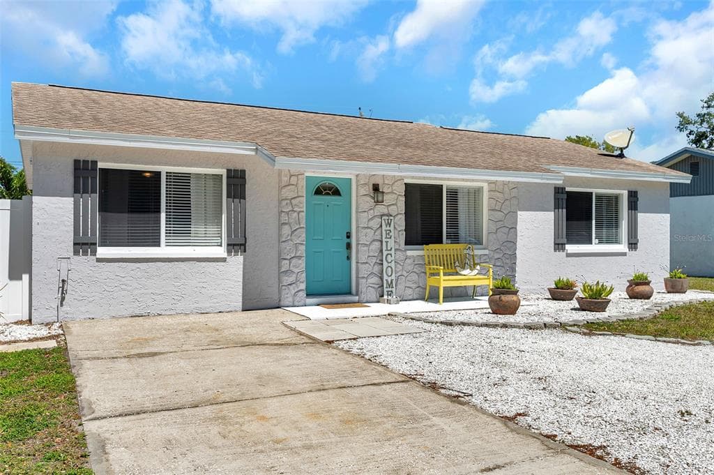 9043 109TH TERRACE SEMINOLE, FL 33777