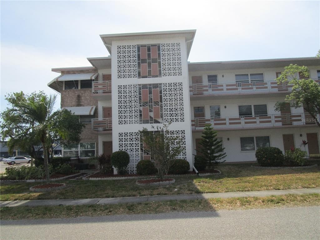 6015 19TH STREET N UNIT 301 ST PETERSBURG, FL 33714