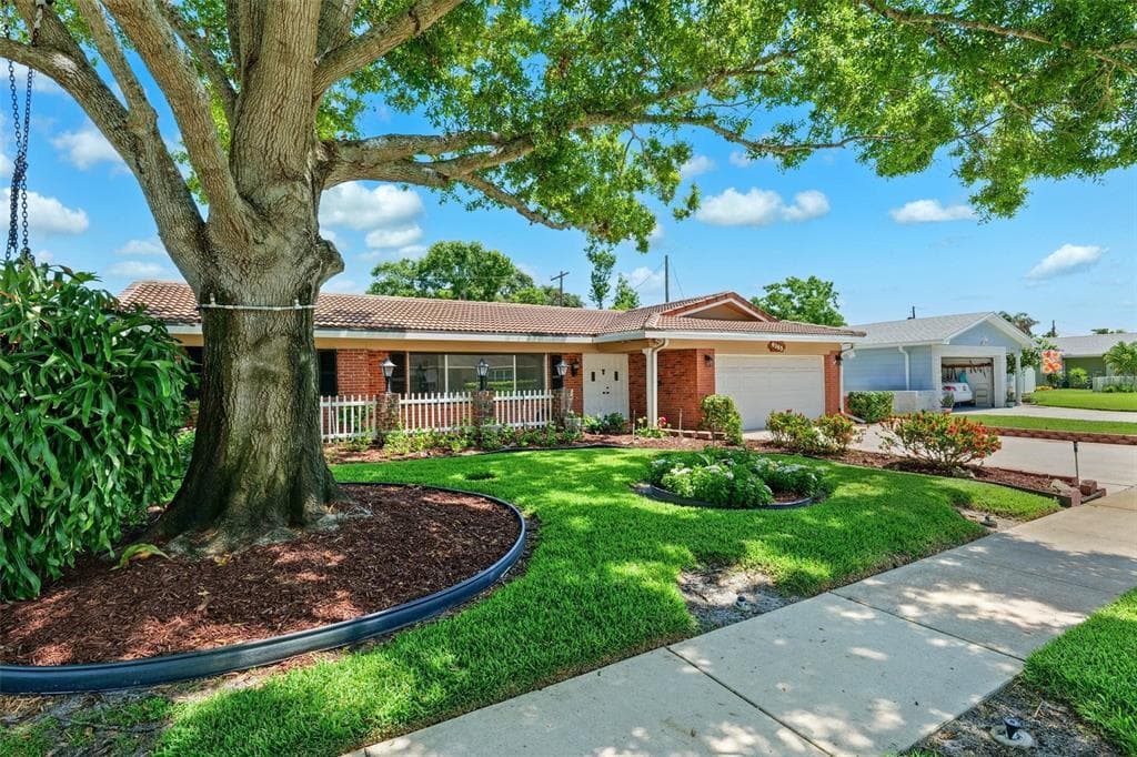 6365 32ND AVENUE N ST PETERSBURG, FL 33710