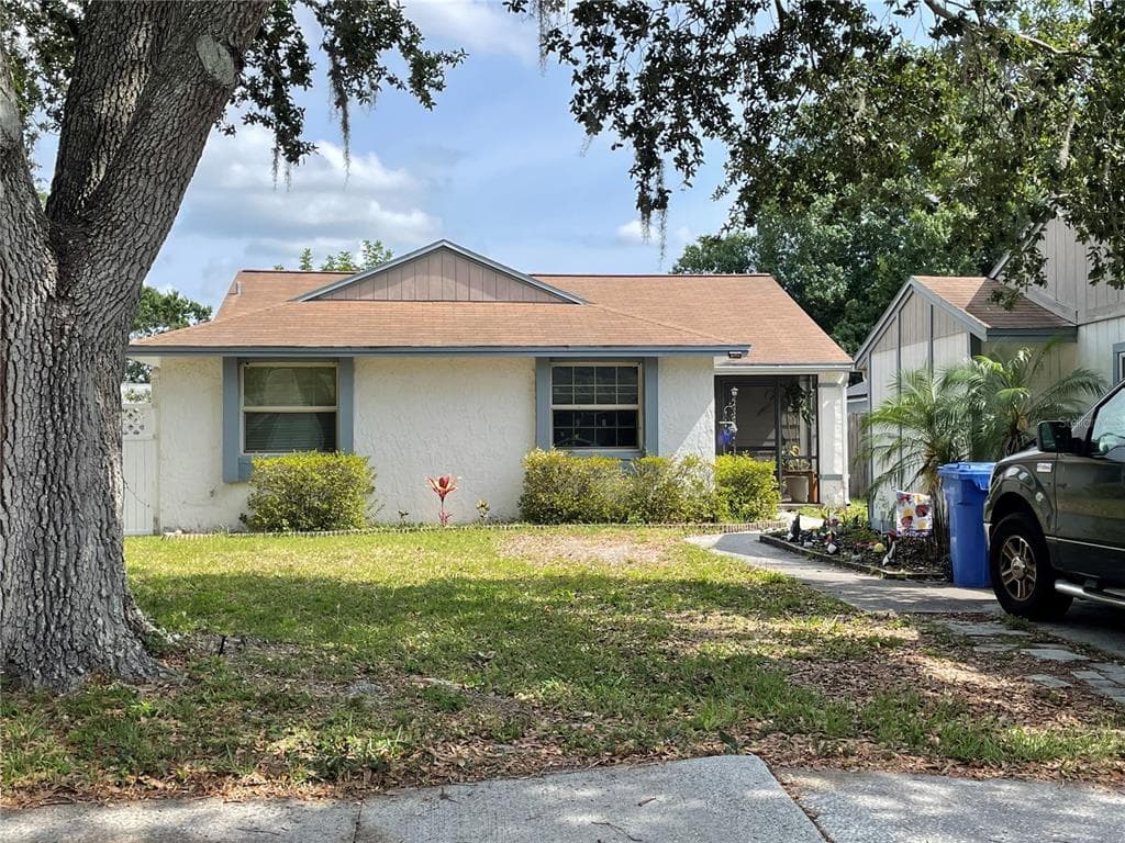 16035 GRASS LAKE DRIVE TAMPA, FL 33618