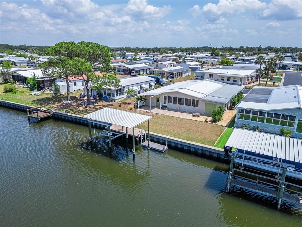 210 N SAINT THOMAS CIRCLE APOLLO BEACH, FL 33572