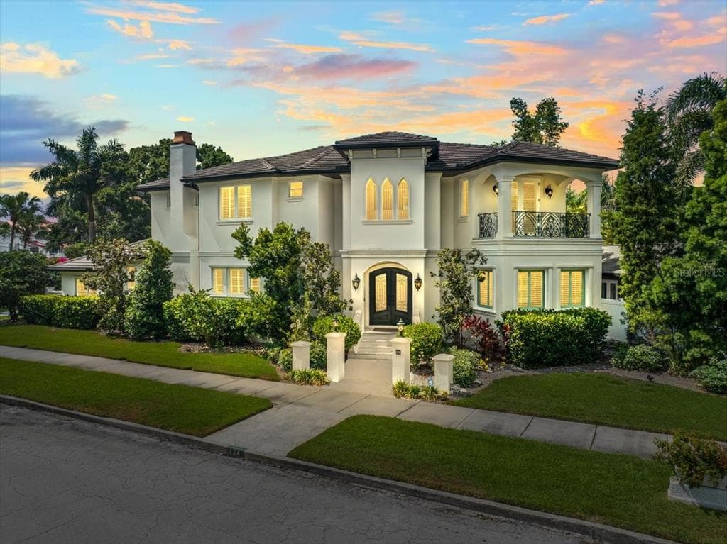 124 ESTADO WAY NE ST PETERSBURG, FL 33704