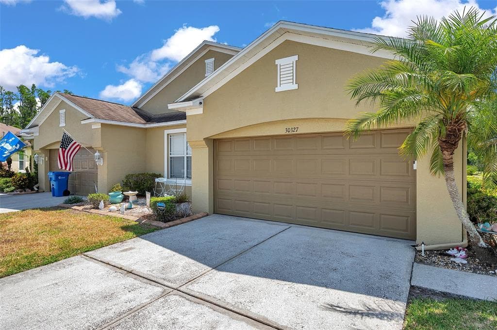 30327 LETTINGWELL CIRCLE WESLEY CHAPEL, FL 33543