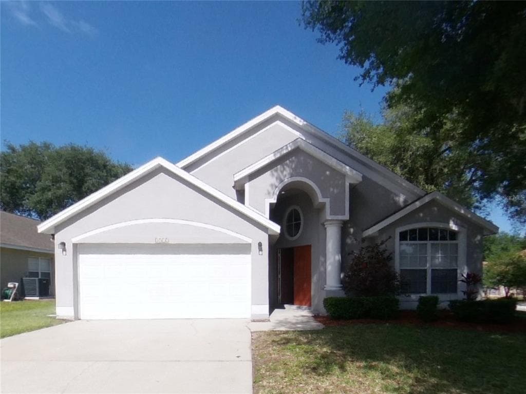 2512 MEADOW OAKS LOOP CLERMONT, FL 34714