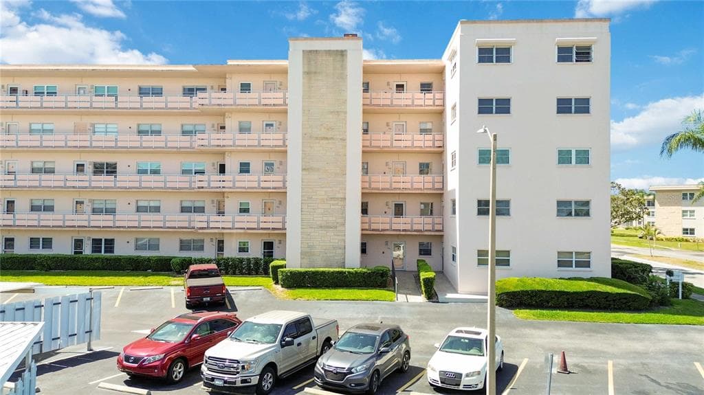 5623 80TH STREET N UNIT 202 ST PETERSBURG, FL 33709