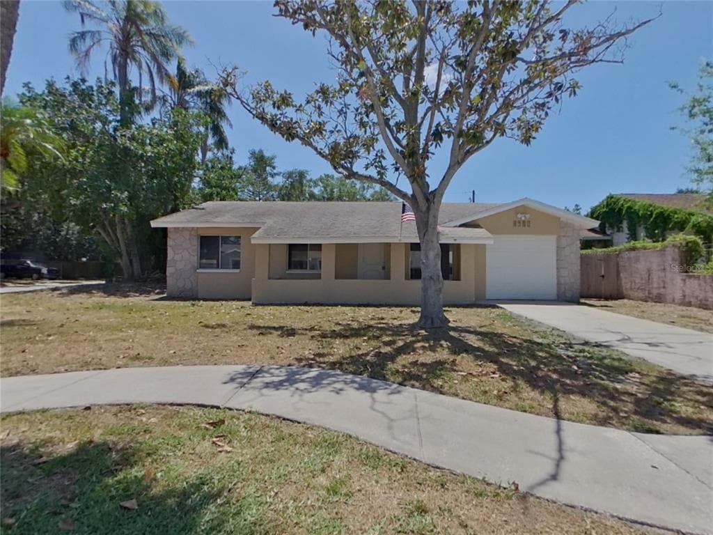 8980 109TH TERRACE SEMINOLE, FL 33777