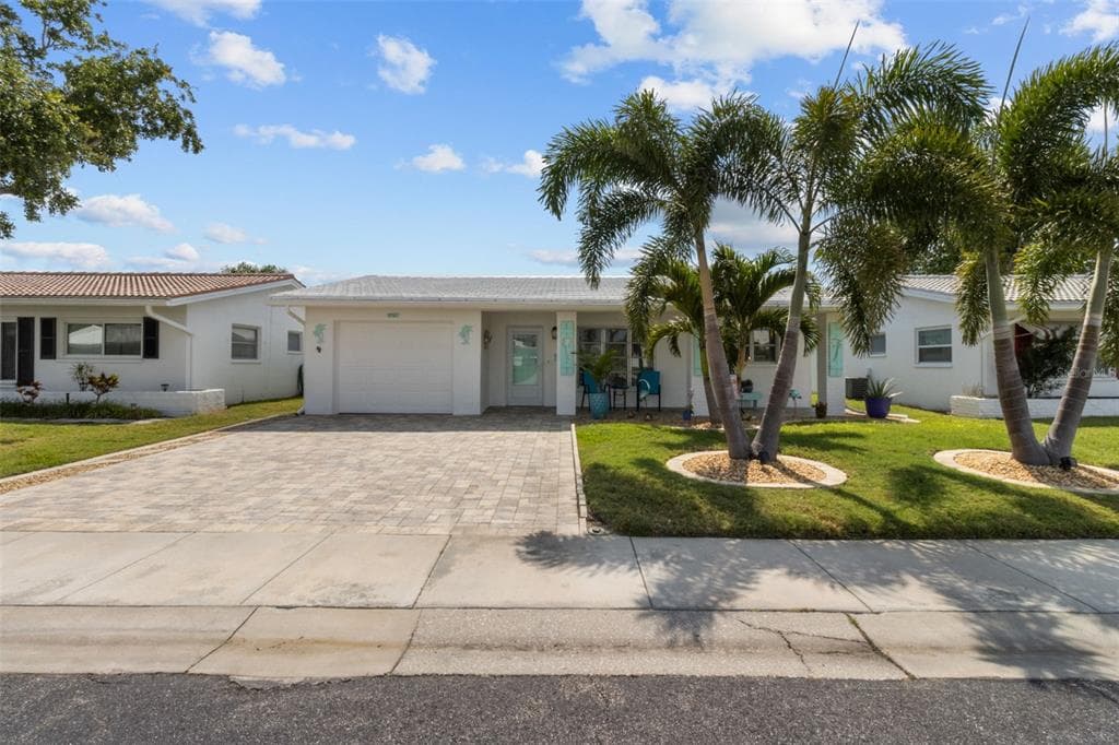 9743 36TH WAY N UNIT 4 PINELLAS PARK, FL 33782
