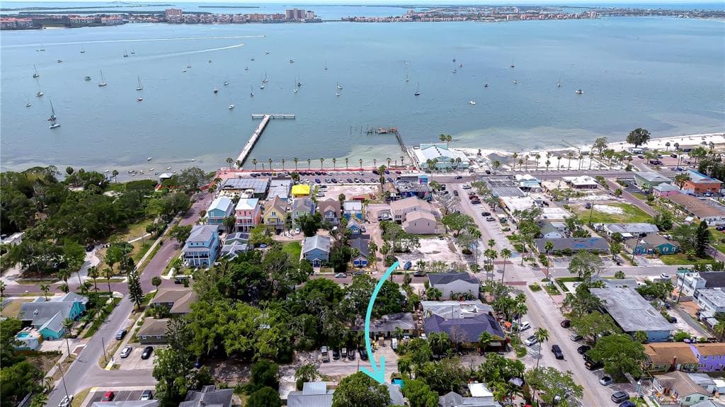 5437 DELETTE AVENUE S UNIT B ST PETERSBURG, FL 33707