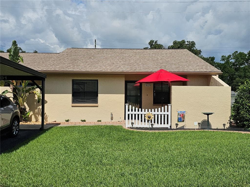 38225 IRONWOOD PLACE UNIT 38225 ZEPHYRHILLS, FL 33542