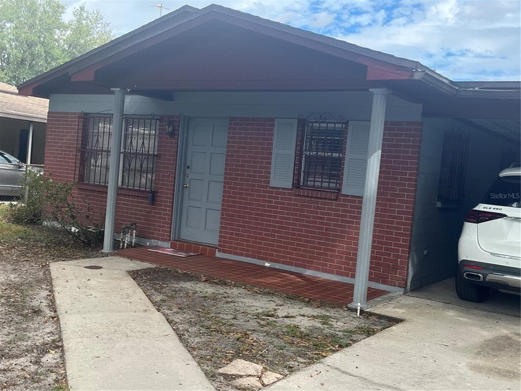 7401 N ALBANY AVENUE TAMPA, FL 33604