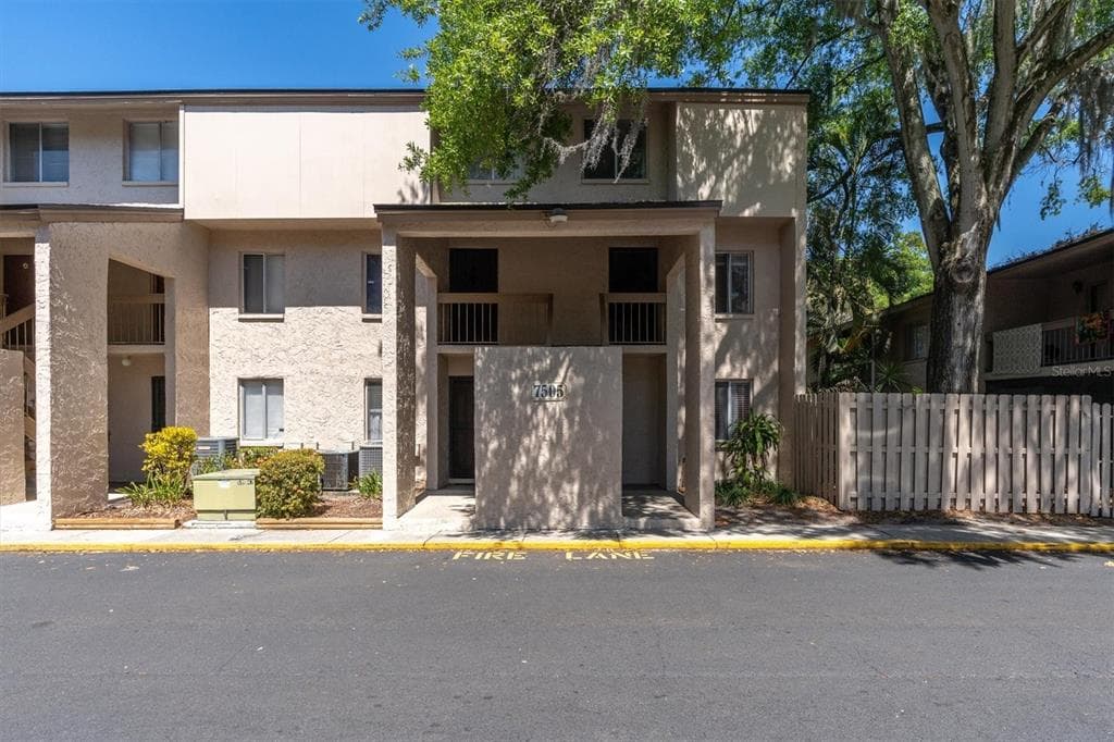 7505 PITCH PINE CIRCLE UNIT 122 TAMPA, FL 33617