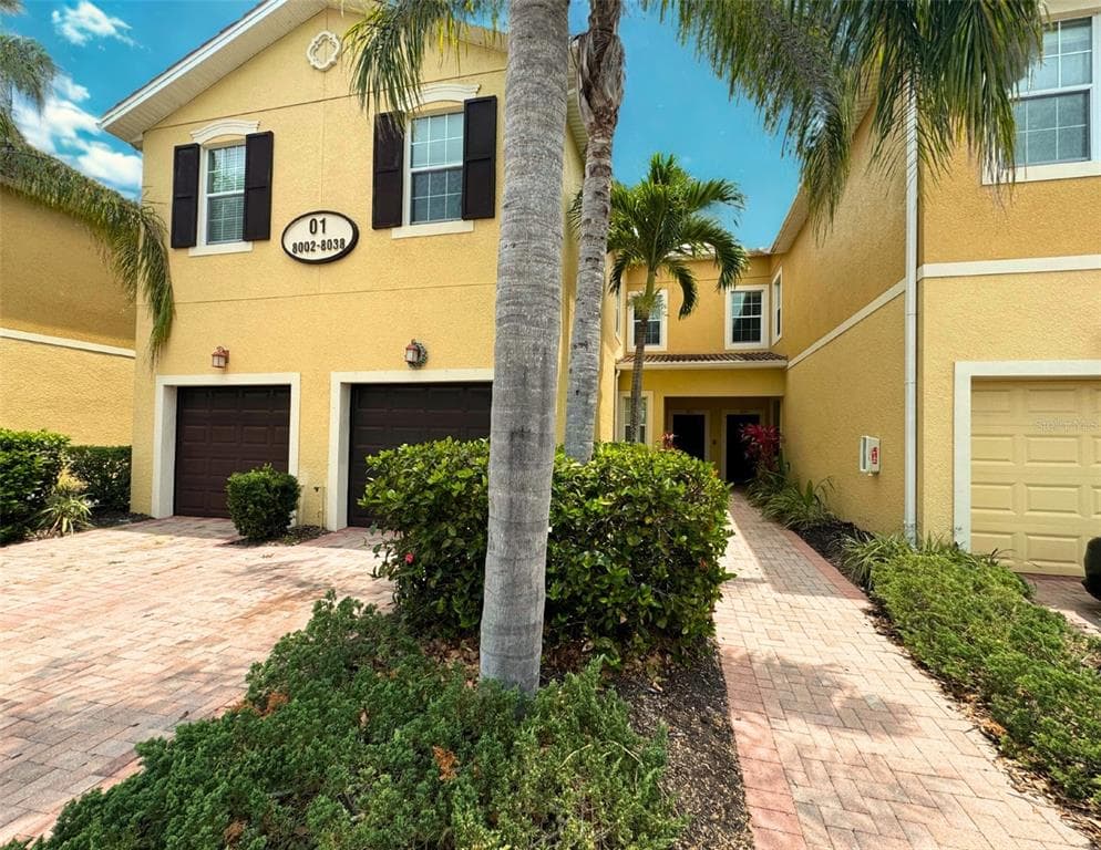 8022 MOONSTONE DRIVE UNIT 1-104 SARASOTA, FL 34233