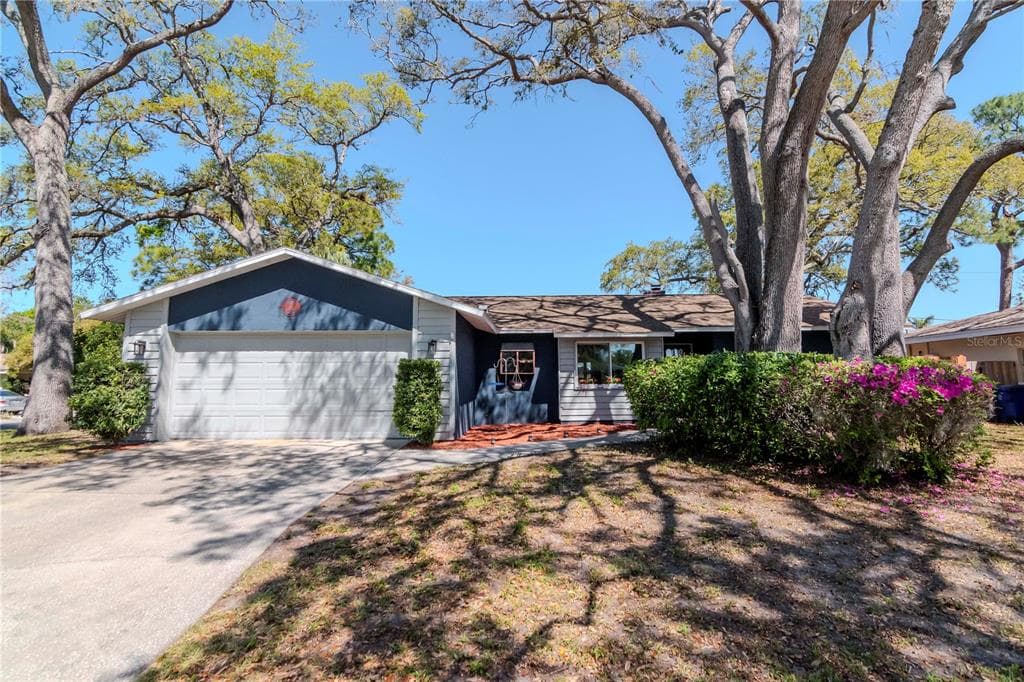 912 LAKEWOOD DRIVE DUNEDIN, FL 34698