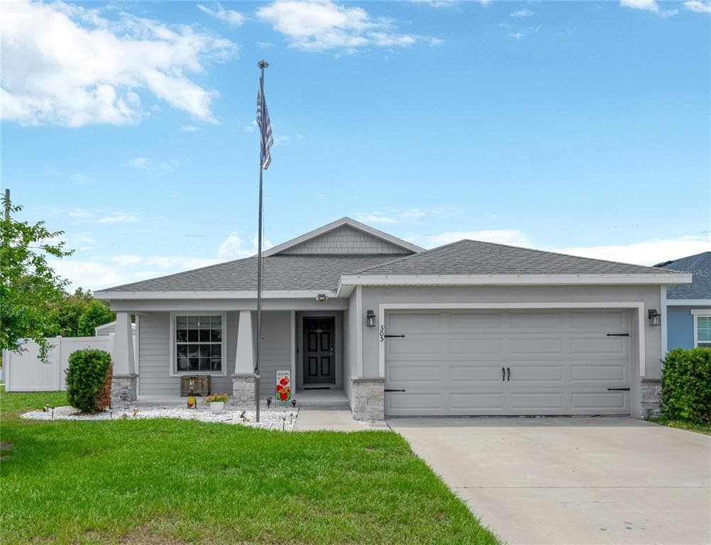 305 ST GEORGES CIRCLE EAGLE LAKE, FL 33839