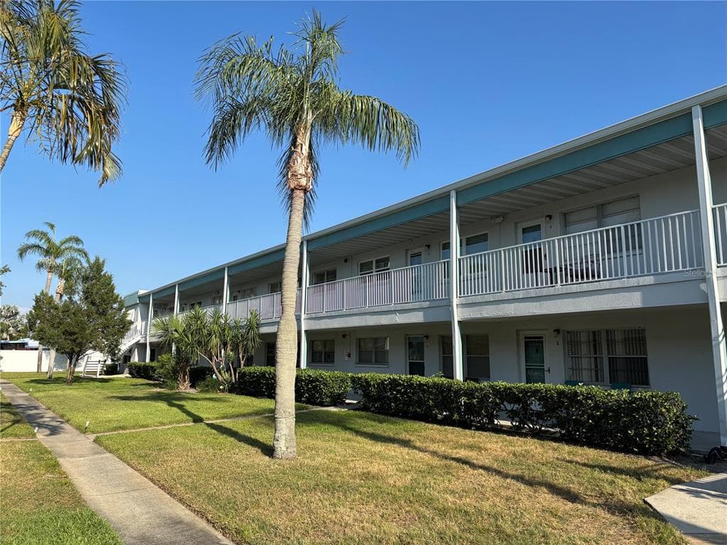 5217 81ST STREET N UNIT 6 ST PETERSBURG, FL 33709