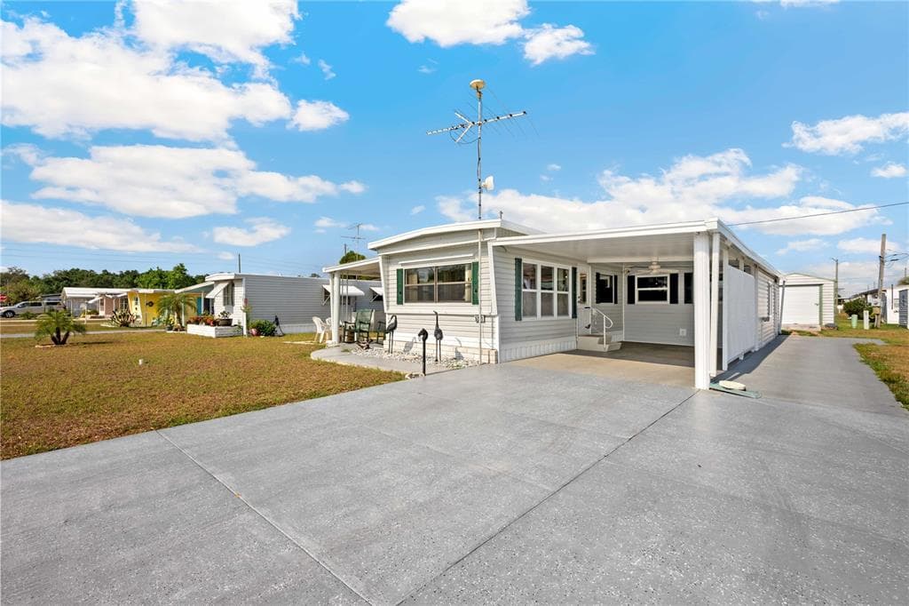 5251 FLINT STREET ZEPHYRHILLS, FL 33542