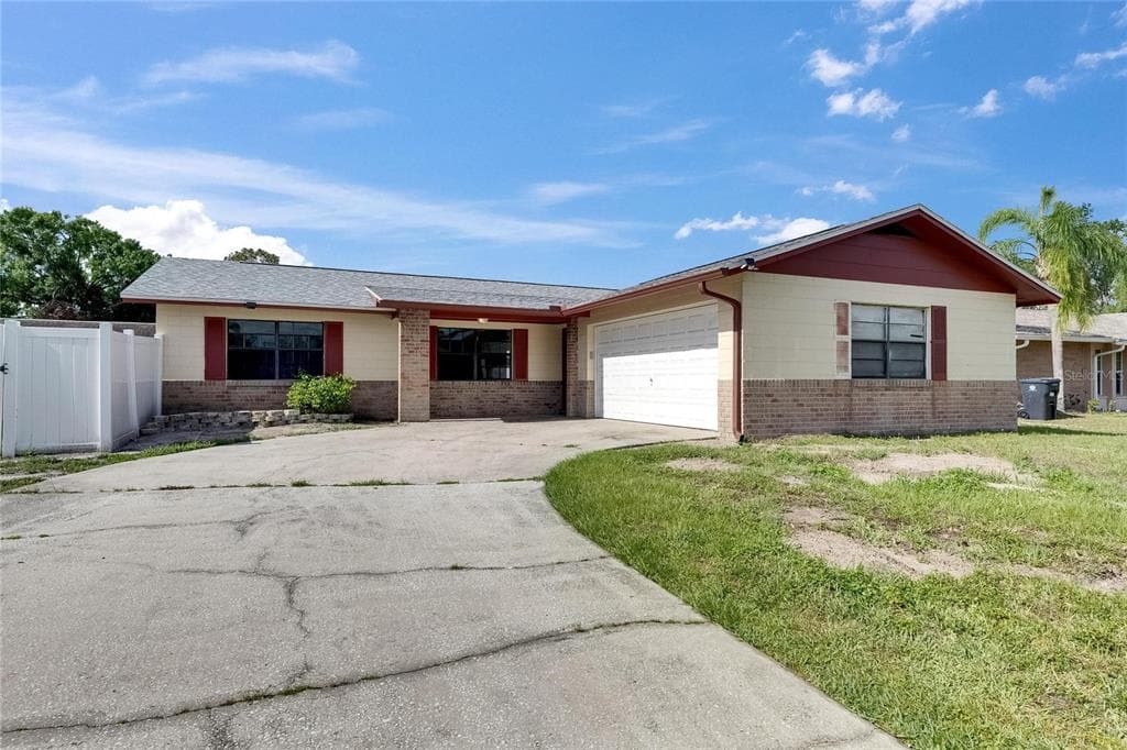 811 PEBBLEWOOD DRIVE BRANDON, FL 33511