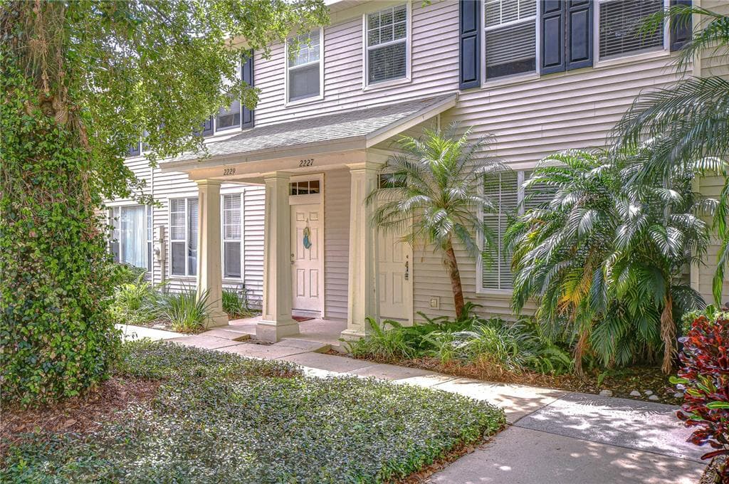 2227 GOLDEN OAK LANE VALRICO, FL 33594