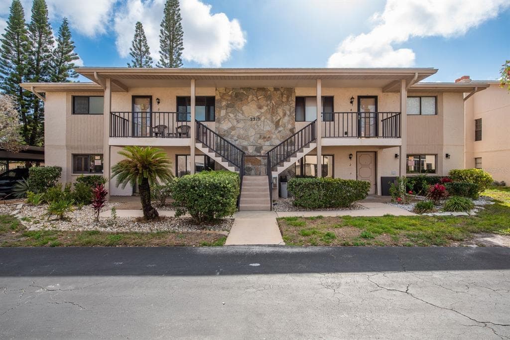 9910 EAGLES POINT CIRCLE UNIT 3 PORT RICHEY, FL 34668