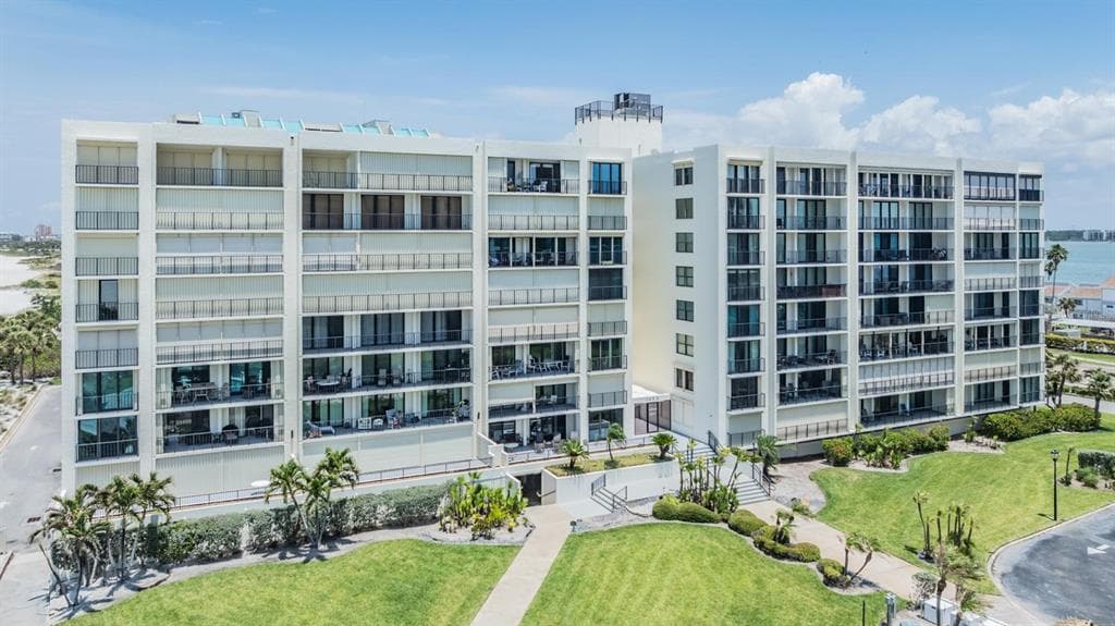1400 GULF BOULEVARD UNIT 306 CLEARWATER BEACH, FL 33767