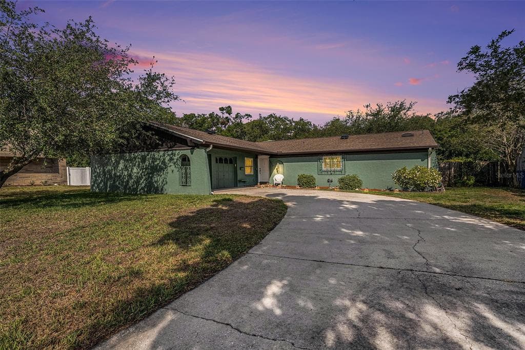 8517 WOODWICK COURT TAMPA, FL 33615