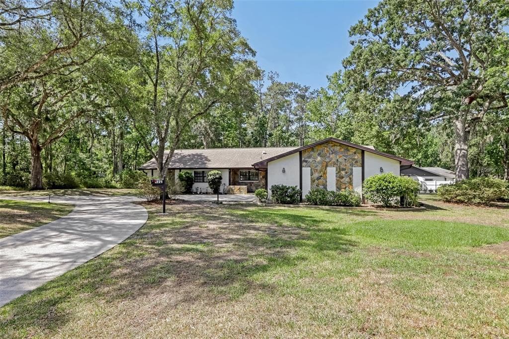 1221 CANDLELIGHT BOULEVARD BROOKSVILLE, FL 34601