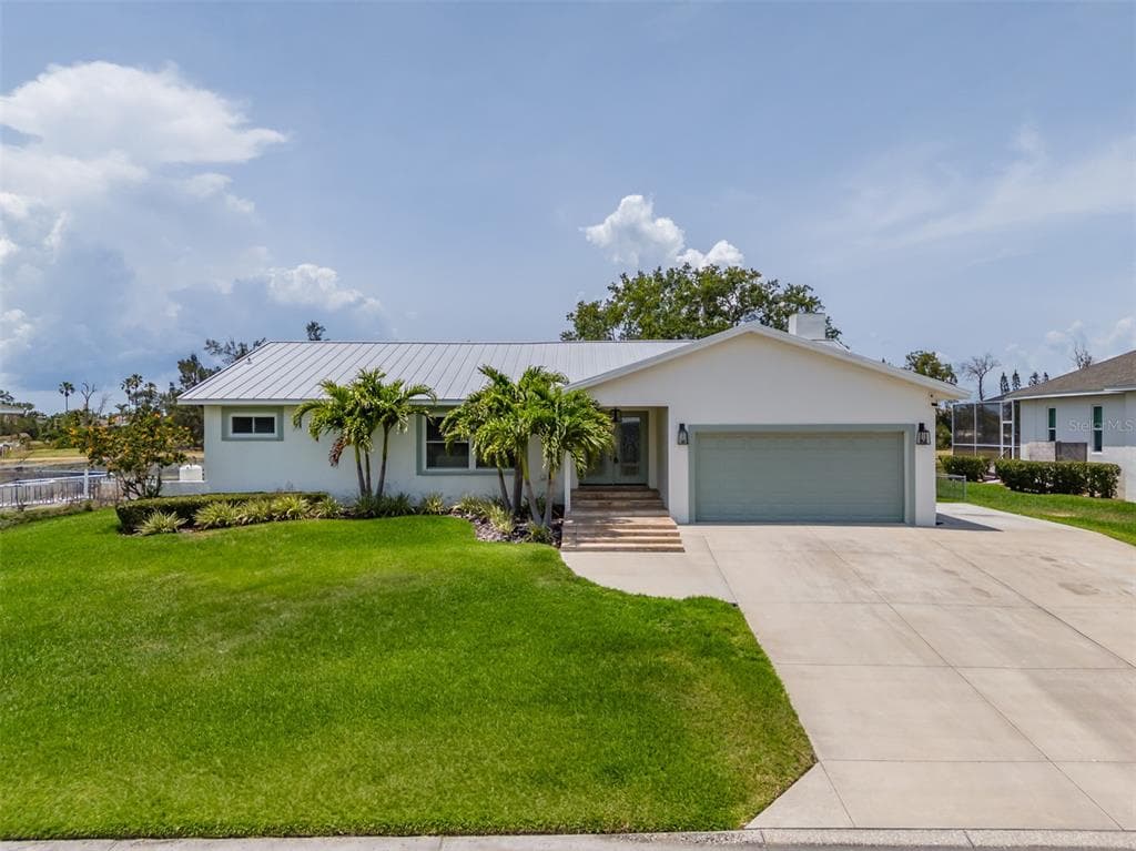817 EAGLE LANE APOLLO BEACH, FL 33572