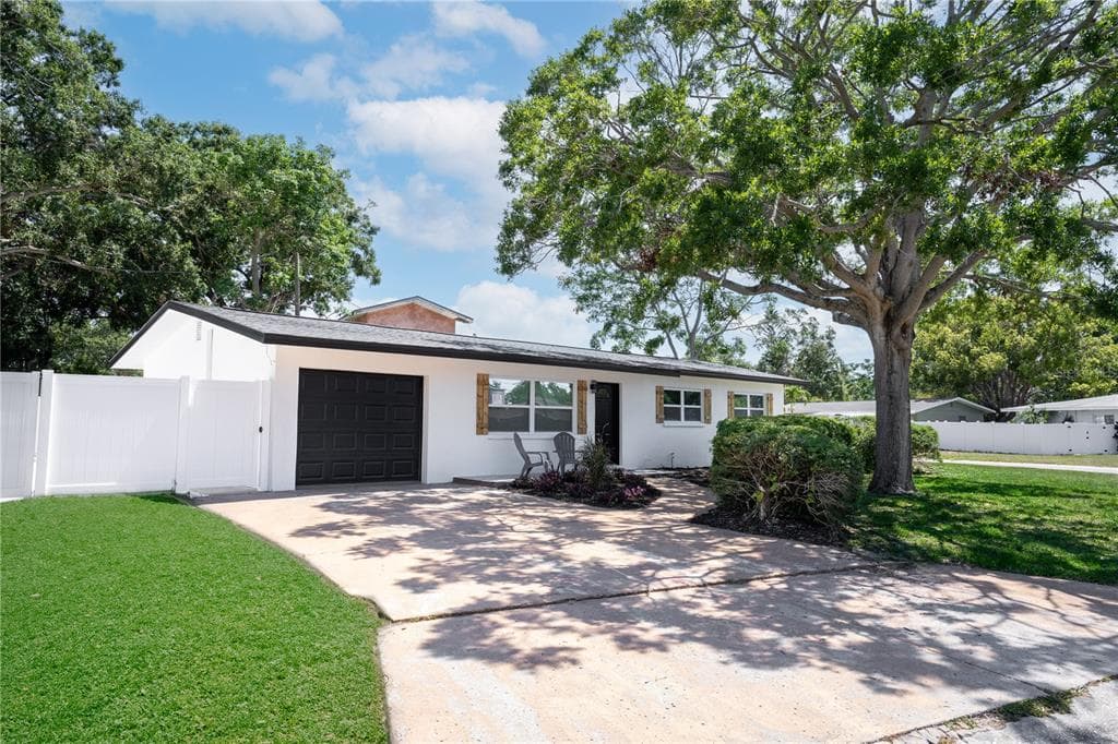 5698 26TH AVENUE N ST PETERSBURG, FL 33710