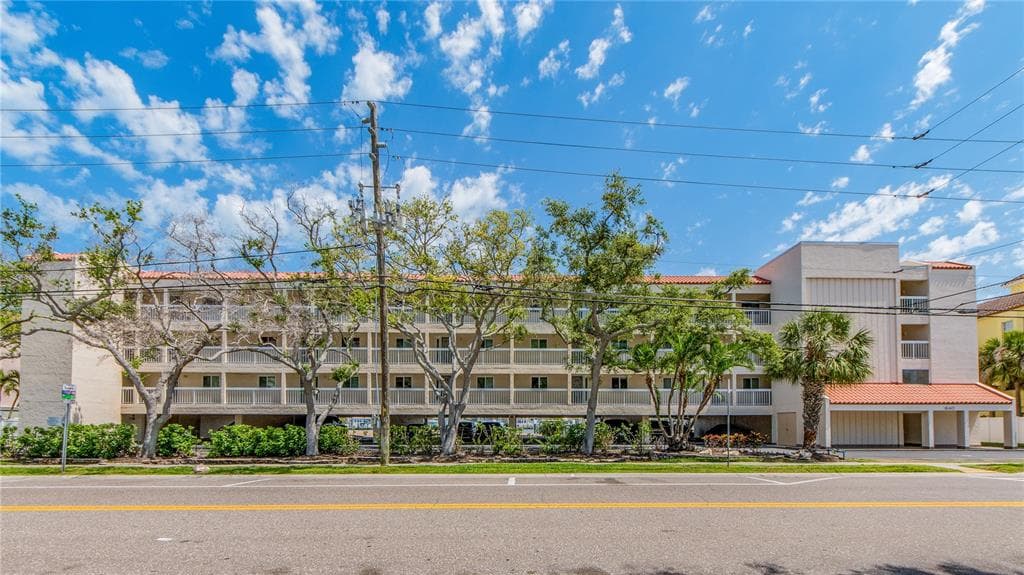 640 BAYWAY BOULEVARD UNIT 302 CLEARWATER BEACH, FL 33767