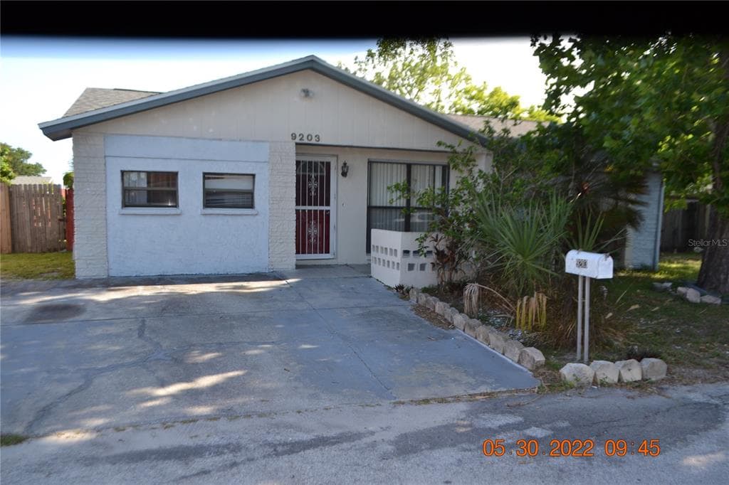 9203 ROUNDWOOD COURT TAMPA, FL 33615