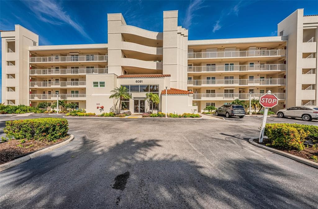 6081 BAHIA DEL MAR CIRCLE UNIT 456 ST PETERSBURG, FL 33715