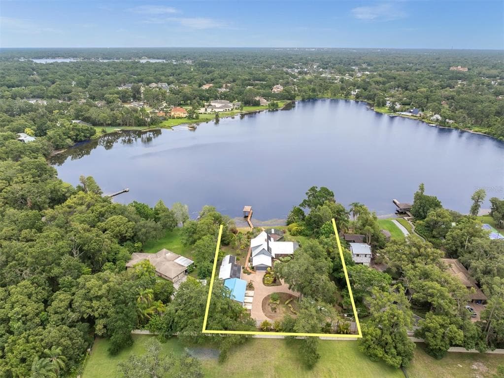 13533 BAY LAKE LANE TAMPA, FL 33618